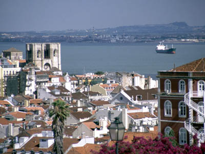 Die Kirche Sé in Lissabon am Tejo