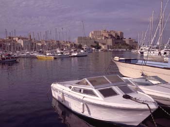 Hafen und Zitadelle in Calvi
