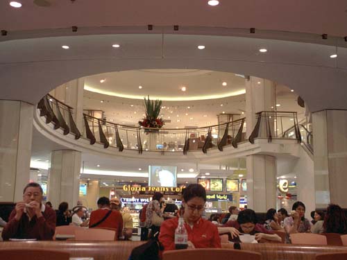 Shopping Center unter der Erde