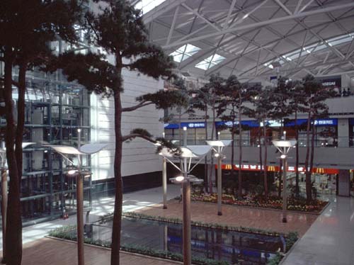 Im Flughafengeb�ude in Seoul