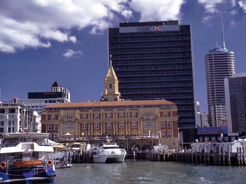 Das Ferry Building am Hafen