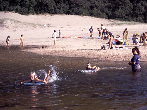 Mit dem Surfen kann man nicht frh genug beginnen...