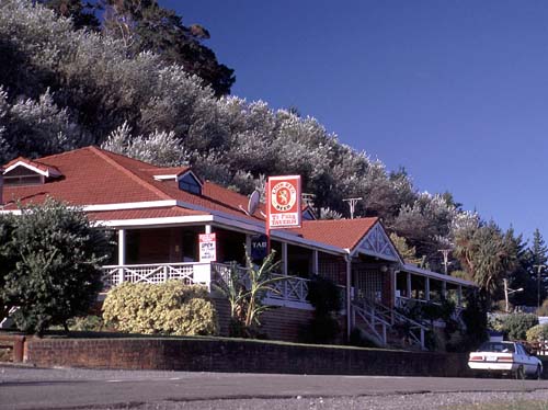 Pub an der Tokomaru Bay