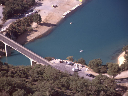 Brcke an der Mndung des Verdon in den Lac de St. Croix