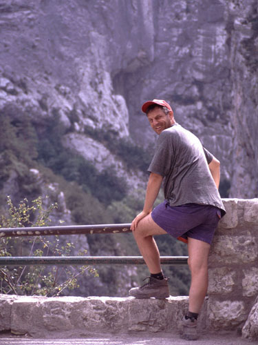 Bernhard an der Schlucht