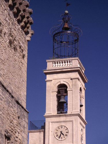 Provencalischer Glockenturm in Remoulins